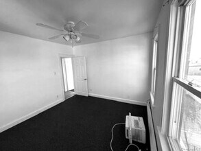 50 Huber Pl in Yonkers, NY - Building Photo - Building Photo