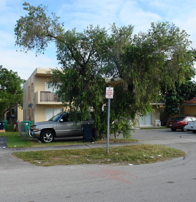 10811 SW 5th St in Miami, FL - Building Photo - Building Photo