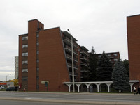 Hurontario in Mississauga, ON - Building Photo - Building Photo