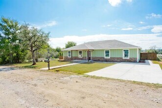 3719 Washington Trail in Granbury, TX - Building Photo - Building Photo