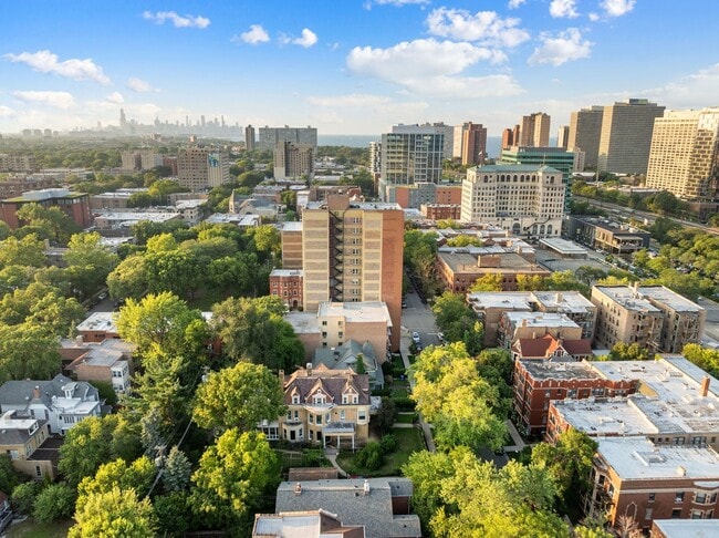 5400 S Harper Ave, Unit 804 in Chicago, IL - Building Photo - Building Photo