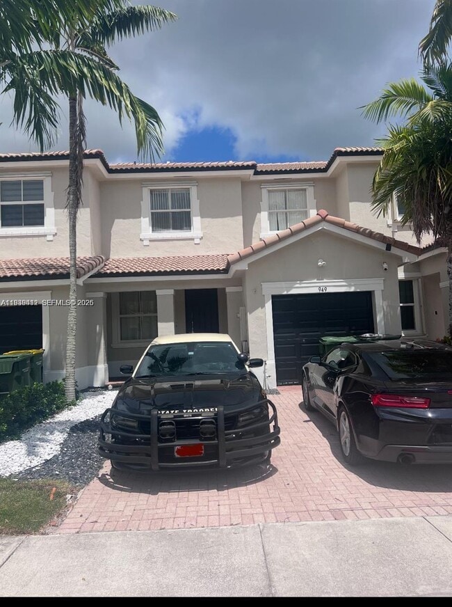 949 NE 42nd Ave in Homestead, FL - Building Photo - Building Photo