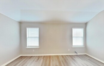 1811 Millbrook Dr in Midlothian, TX - Foto de edificio - Building Photo