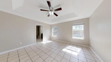 6797 Water Street in Navarre, FL - Foto de edificio - Building Photo