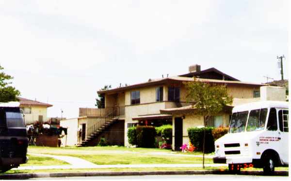 17081 Oak Ln in Huntington Beach, CA - Building Photo - Building Photo