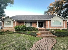9415 Endicott Ln in Houston, TX - Building Photo