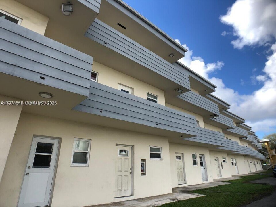13215 NE 6th Ave in North Miami, FL - Building Photo