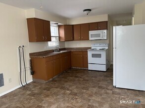 57 Dalton St in West Haven, CT - Building Photo - Building Photo