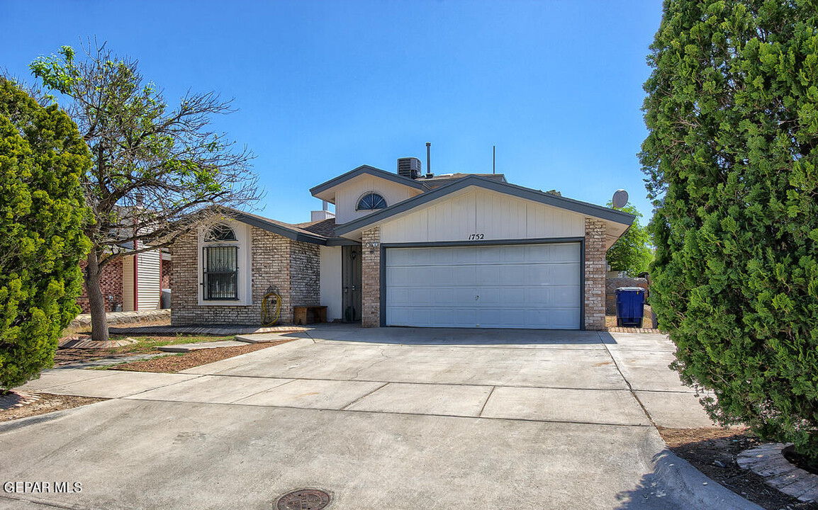 1752 Plumed Quail Ln in El Paso, TX - Building Photo