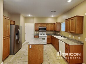143 Manor House Ave in Las Vegas, NV - Building Photo - Building Photo