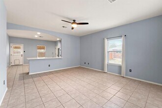 11820 Dunfries Ln in Austin, TX - Foto de edificio - Building Photo