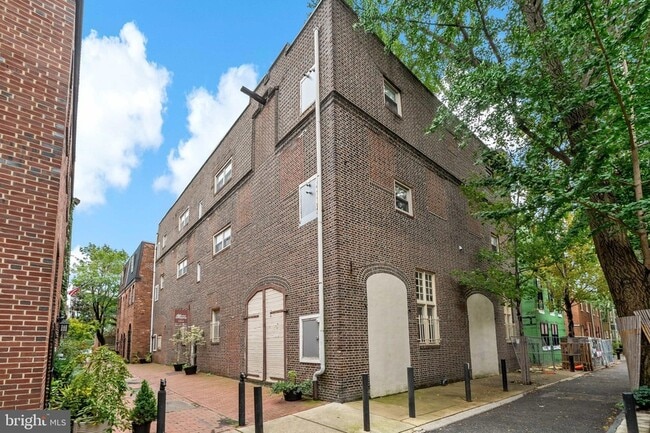 property at 1214-16 Waverly Walk
