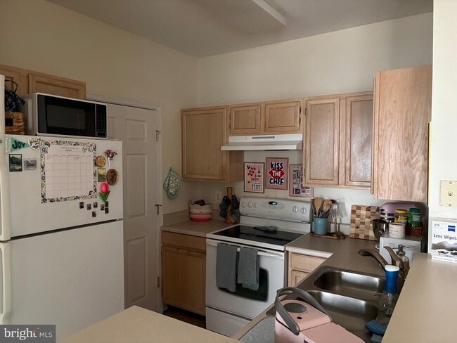 1571 Spring Gate Dr. in McLean, VA - Building Photo - Building Photo