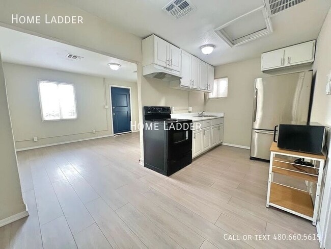 property at 927 S 35th Ave