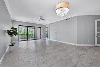 16386 Viansa Wy in Naples, FL - Building Photo - Building Photo