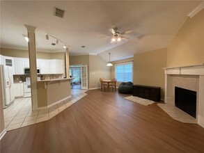 256 Stuttgart Cir in College Station, TX - Building Photo - Building Photo