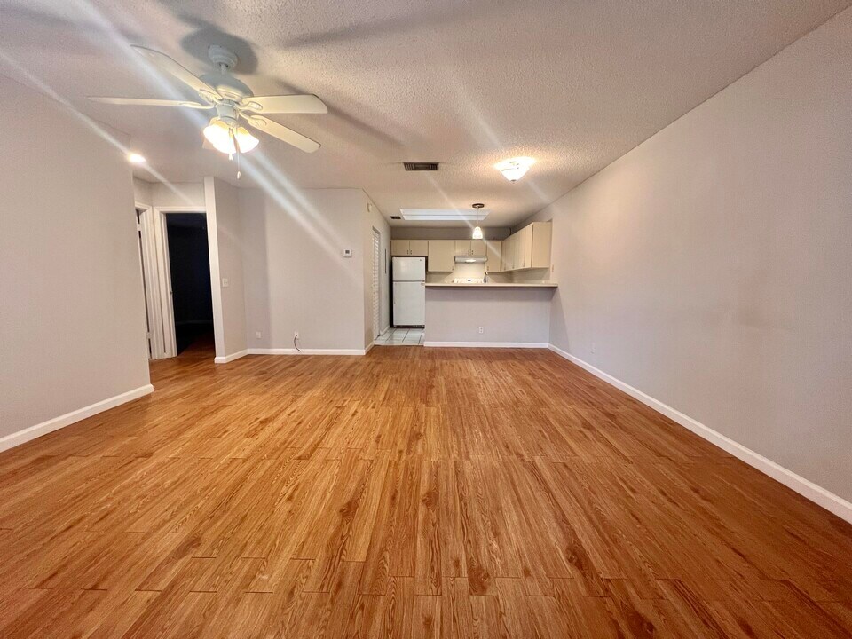 5330 Elmhurst Rd in West Palm Beach, FL - Building Photo