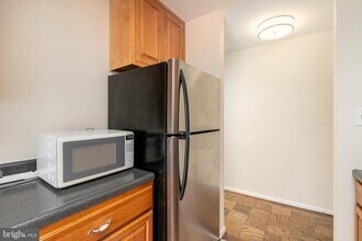22 Manor Cir in Takoma Park, MD - Building Photo - Building Photo