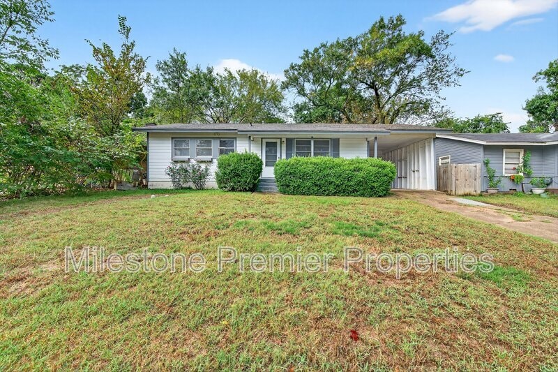 1112 Redbud Rd in Denison, TX - Building Photo