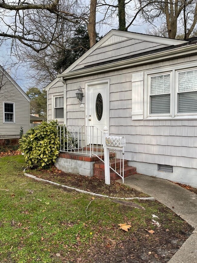 8952 Tidewater Dr in Norfolk, VA - Building Photo - Building Photo
