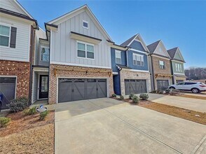 5316 Briggs St in Flowery Branch, GA - Building Photo - Building Photo