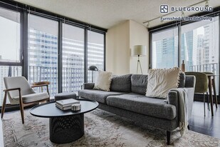 225 N Columbus Dr in Chicago, IL - Building Photo