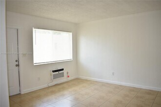 932 Moffett St in Hallandale Beach, FL - Building Photo - Building Photo