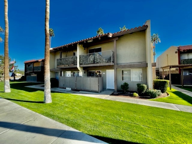 La Quinta Townhomes in La Quinta, CA - Building Photo - Building Photo