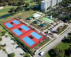 3100 N Course Ln, Unit 403 in Pompano Beach, FL - Foto de edificio - Building Photo