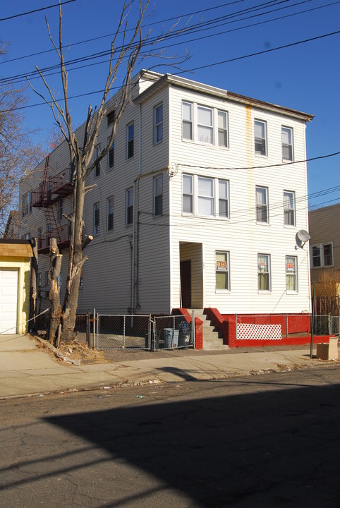 263 9th Ave in Paterson, NJ - Building Photo