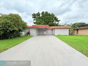 6406 Brookwood Blvd in Tamarac, FL - Foto de edificio - Building Photo