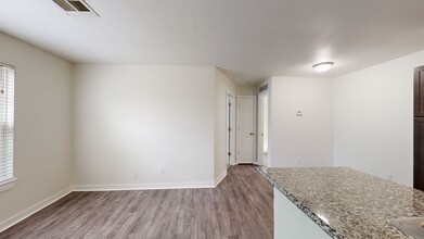 Bennett Ridge Apartments in Oklahoma City, OK - Building Photo - Interior Photo