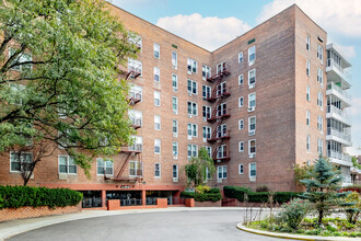 Thornton Burns Owners in Flushing, NY - Building Photo - Primary Photo