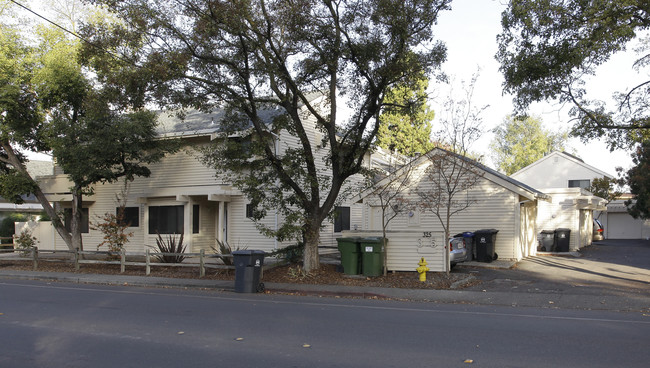 325 8th St in Davis, CA - Foto de edificio - Building Photo