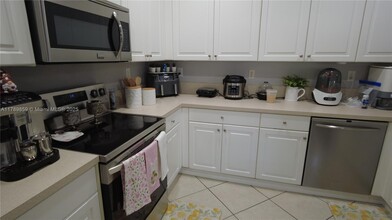 16533 SW 50th Terrace in Miami, FL - Building Photo - Building Photo