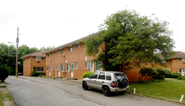 North Meadows Townhomes in Columbus, OH - Building Photo - Building Photo