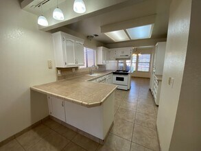1931 S Stevenson Ct in Visalia, CA - Building Photo - Building Photo