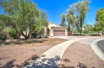 4836 S Summit Ct in Gilbert, AZ - Building Photo - Building Photo