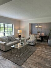 7216 Woodbrook Dr in Tampa, FL - Building Photo - Building Photo