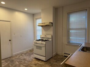 184 London St in Boston, MA - Building Photo - Building Photo