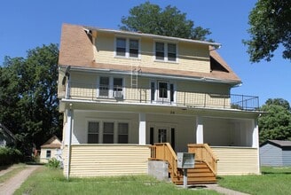 20 N Willow St in Vermillion, SD - Foto de edificio - Building Photo