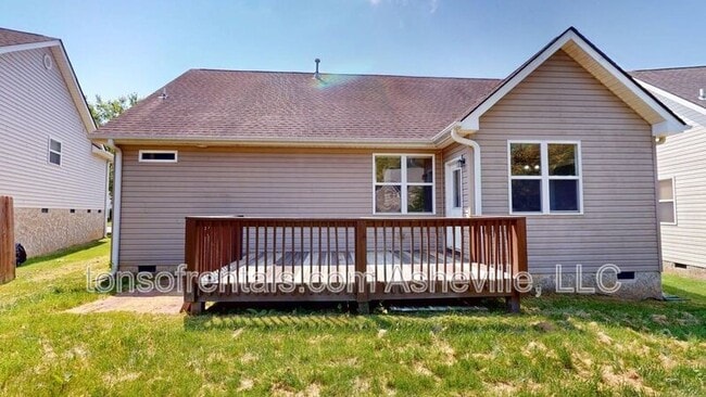 111 Woodcreek Cir in Swannanoa, NC - Building Photo - Building Photo