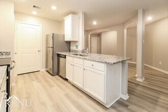 25365 Cypress Bend Dr in Cleveland, TX - Building Photo - Building Photo