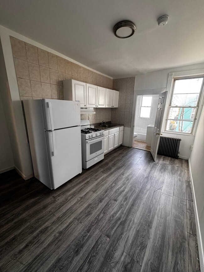 72 Rose Ave, Unit 2R in Jersey City, NJ - Building Photo - Building Photo