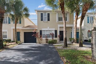 6007 Red Plum Ct in Tamarac, FL - Building Photo