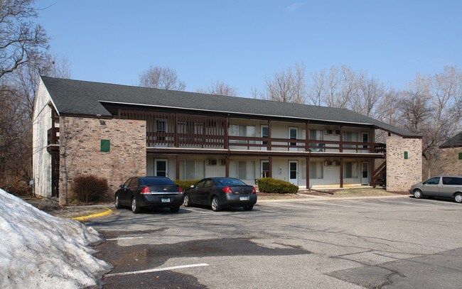 Pine Lake Apartments in Haslett, MI - Building Photo - Building Photo