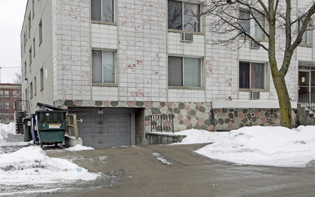 Contessa Apartments in Milwaukee, WI - Foto de edificio - Building Photo