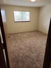 3308 Hollywood Dr NE in Salem, OR - Foto de edificio - Building Photo