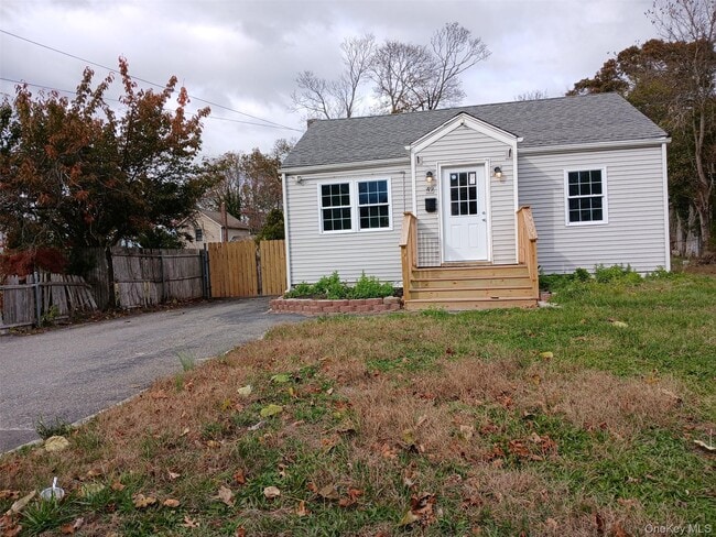 49 Swezey St in Patchogue, NY - Building Photo - Building Photo