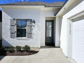 30195 Sanctuary Blvd in Denham Springs, LA - Foto de edificio - Building Photo